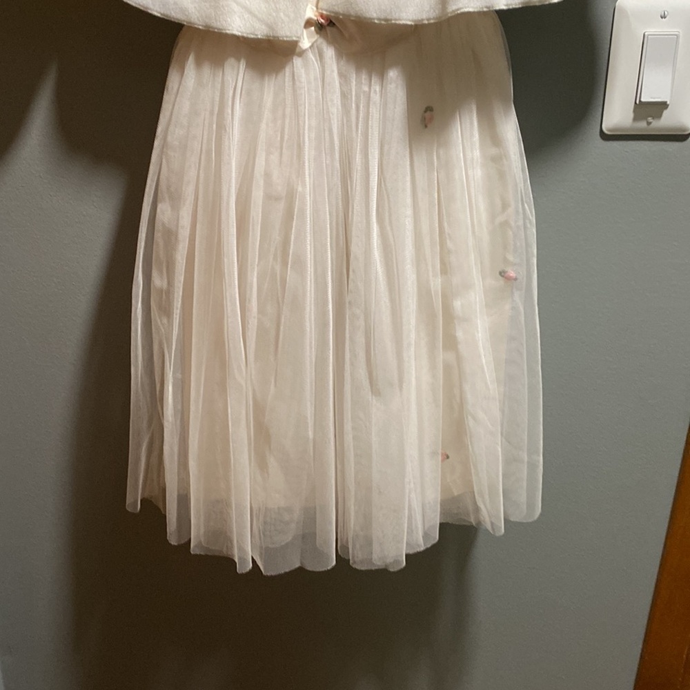 BRAND NEW GIRLS DRESS SIZE 7/8! COLOR IS IVORY. STUNNING IN PERSON. NWT. - Picture 5 of 13